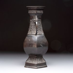 A Japanese bronze vase and a censer, Meiji, 19th C. — 照片 12