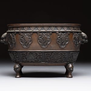 A Japanese bronze vase and a censer, Meiji, 19th C. — 照片 3