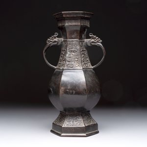 A Japanese bronze vase and a censer, Meiji, 19th C. — 照片 9