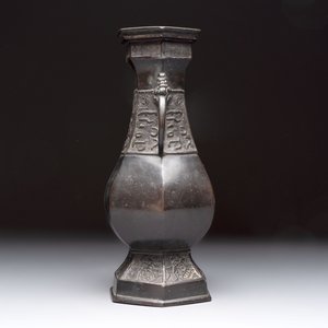 A Japanese bronze vase and a censer, Meiji, 19th C. — 照片 10