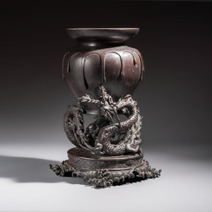 A Japanese bronze vase carried by a dragon, Meiji, 19th C. — photo 2