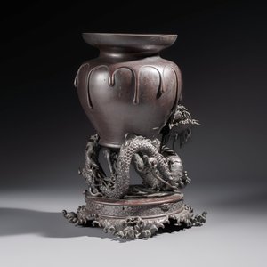 A Japanese bronze vase carried by a dragon, Meiji, 19th C. — photo 5