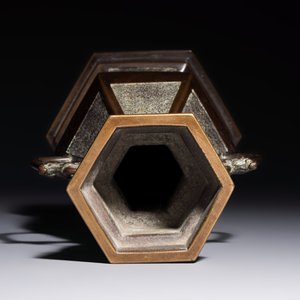 A Japanese bronze vase, Xuande mark, Edo/Meiji, 19th C. — photo 5
