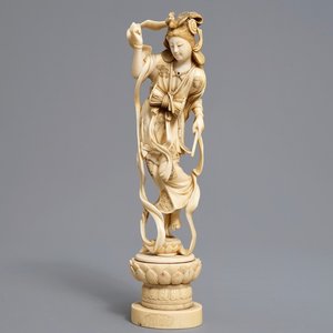 A Japanese carved ivory figure of a lady with a drum on a lotus throne, Meiji, 19th C. — photo 1