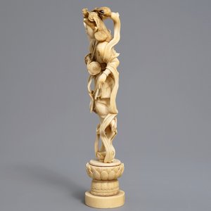 A Japanese carved ivory figure of a lady with a drum on a lotus throne, Meiji, 19th C. — photo 2