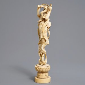 A Japanese carved ivory figure of a lady with a drum on a lotus throne, Meiji, 19th C. — photo 4