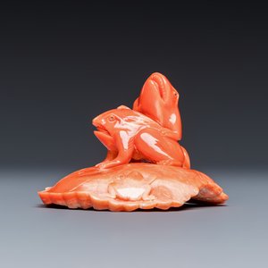 A Japanese carved red coral 'Frogs' group — 照片 2