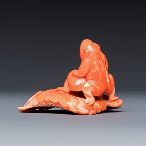 A Japanese carved red coral 'Frogs' group — 照片 3