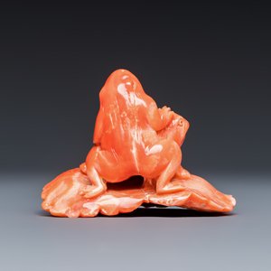 A Japanese carved red coral 'Frogs' group — 照片 4
