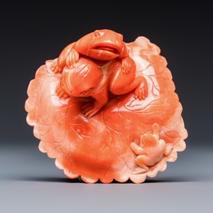 A Japanese carved red coral 'Frogs' group — 照片 6