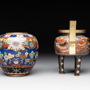 A Japanese cloissoné jar with floral design and a 'phoenix' tripod censer, 20th C. — 照片 3
