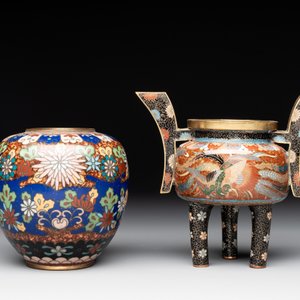 A Japanese cloissoné jar with floral design and a 'phoenix' tripod censer, 20th C. — 照片 4