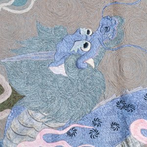 A Japanese embroidered wool and silk wall tapestry with a dragon and qilin, Meiji, 19th C. — photo 4