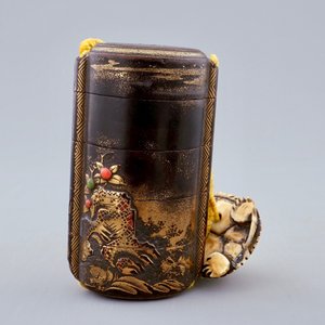 A Japanese four-case lacquer inro with ivory turtle netsuke, Meiji, 19th C. — photo 10