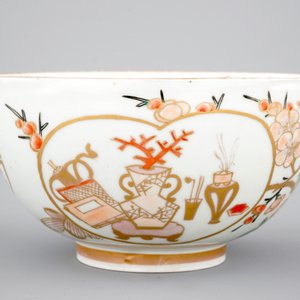 A Japanese gilt decorated bowl, Kutani, 18/19th C. — photo 2