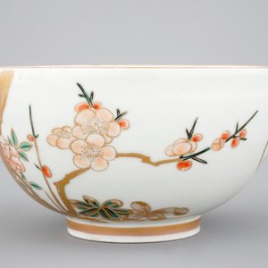 A Japanese gilt decorated bowl, Kutani, 18/19th C. — photo 4