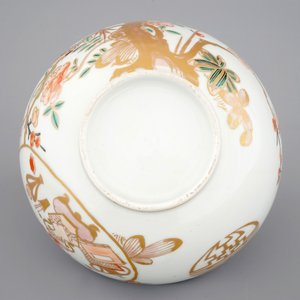 A Japanese gilt decorated bowl, Kutani, 18/19th C. — photo 7