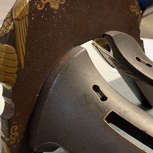 A Japanese gilt-lacquered 'kura' saddle with matching 'abumi' stirrups, Muromachi, 16th C. — 照片 118