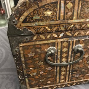 A Japanese gilt-lacquered mother-of-pearl inlaid Namban coffer for the Portuguese market, Edo, 17th C. — 照片 16