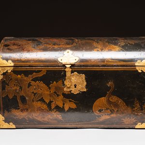 A Japanese gilt-lacquered Namban chest for the Dutch or Portuguese market, Edo, 17th C. — photo 3