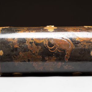 A Japanese gilt-lacquered Namban chest for the Dutch or Portuguese market, Edo, 17th C. — photo 7