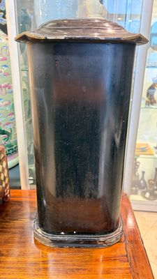 A Japanese gilt-lacquered portable shrine or zushi — foto 3