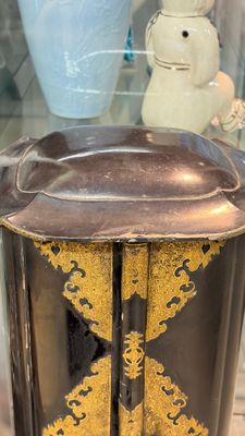 A Japanese gilt-lacquered portable shrine or zushi — foto 5