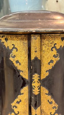 A Japanese gilt-lacquered portable shrine or zushi — foto 6