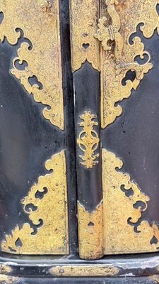 A Japanese gilt-lacquered portable shrine or zushi — foto 8