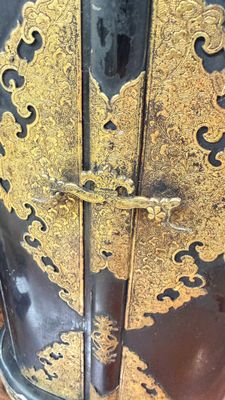 A Japanese gilt-lacquered portable shrine or zushi — foto 9