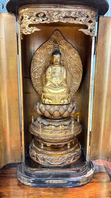 A Japanese gilt-lacquered portable shrine or zushi — foto 10