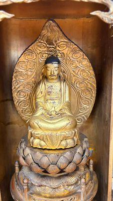 A Japanese gilt-lacquered portable shrine or zushi — foto 11