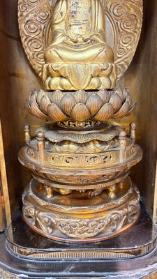 A Japanese gilt-lacquered portable shrine or zushi — foto 12