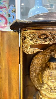 A Japanese gilt-lacquered portable shrine or zushi — foto 13