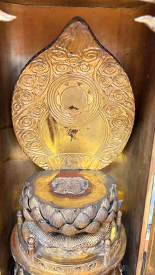 A Japanese gilt-lacquered portable shrine or zushi — foto 15
