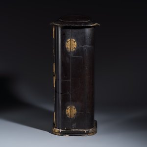 A Japanese gilt-lacquered portable shrine or zushi — foto 4