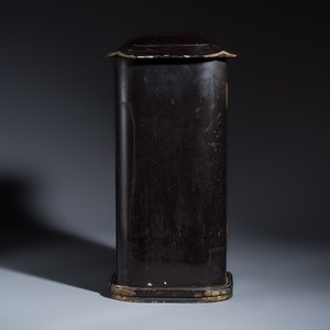 A Japanese gilt-lacquered portable shrine or zushi — foto 5