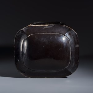 A Japanese gilt-lacquered portable shrine or zushi — foto 7