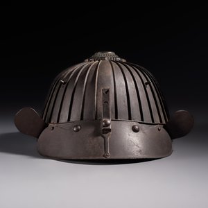 A Japanese helmet or suji bachi kabuto, by Neo Yasumasa, Edo, 17/18th C. — photo 2