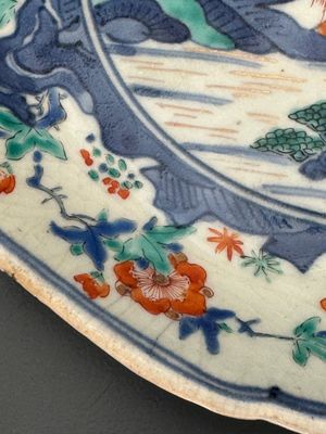 A Japanese Hizen ware Kakiemon-style 'riverside landscape' plate, Edo, 17/18th C. — 照片 6
