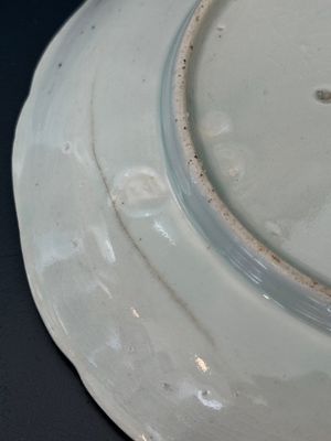 A Japanese Hizen ware Kakiemon-style 'riverside landscape' plate, Edo, 17/18th C. — 照片 10