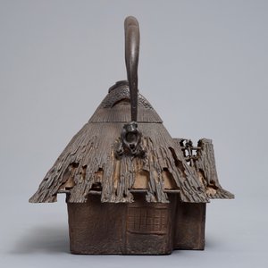 A Japanese hut-shaped cast iron tetsubin kettle, Meiji, 19th C. — photo 5