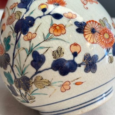 A Japanese Imari bottle vase with floral design — photo 5