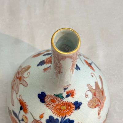 A Japanese Imari bottle vase with floral design — photo 9
