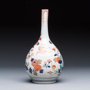 A Japanese Imari bottle vase with floral design — photo 1