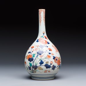 A Japanese Imari bottle vase with floral design — photo 2