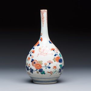 A Japanese Imari bottle vase with floral design — photo 3
