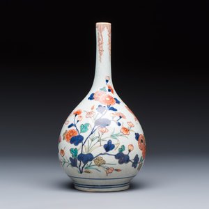 A Japanese Imari bottle vase with floral design — photo 4