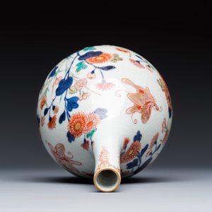 A Japanese Imari bottle vase with floral design — photo 5