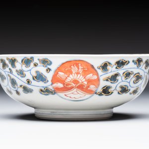 A Japanese Imari bowl, a bottle vase and a brush washer, Meiji, 19/20th C. — photo 4